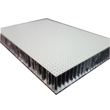 Apa pertimbangan saat menggunakan marmer sarang lebah di gudang anggur?